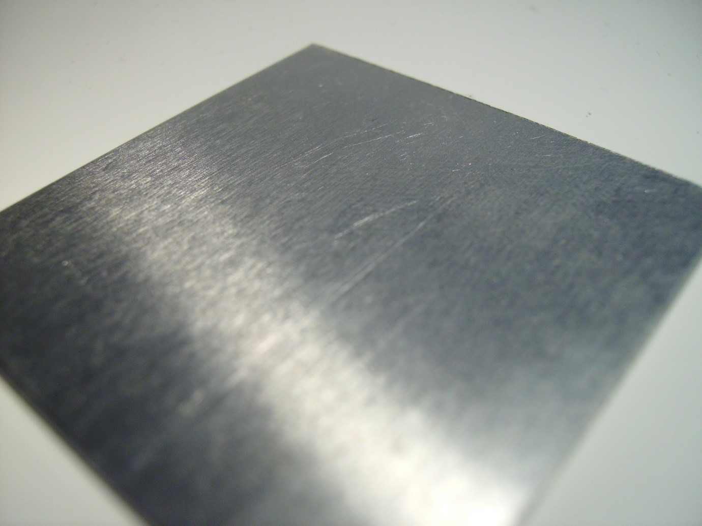 đánh bóng inox dạng xước hairline