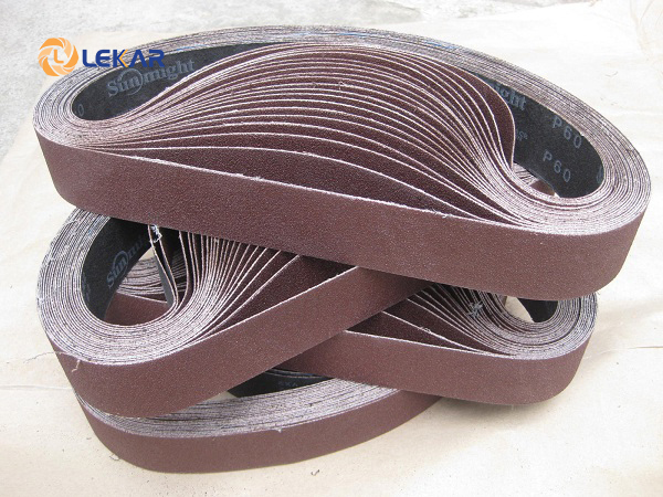Sandpaper makes the stainless steel polishing process faster and more efficient. 