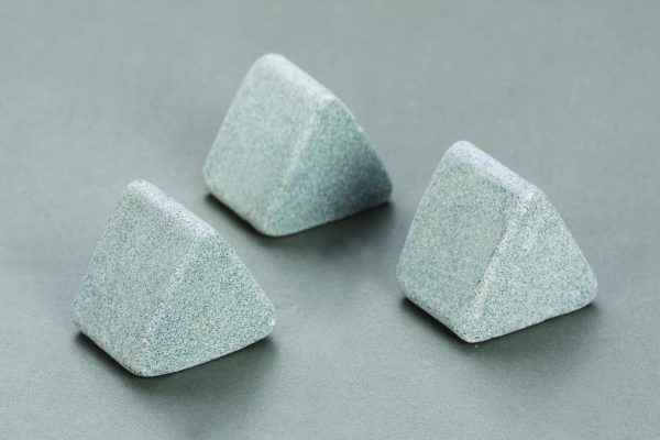 Đá ceramic thô hình tam giác cân