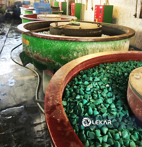 đá đánh bóng rung