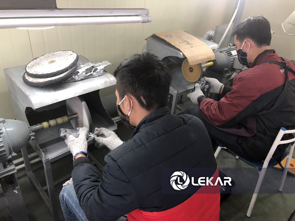 Polishing via wheel grinding machine and polishing wheels
