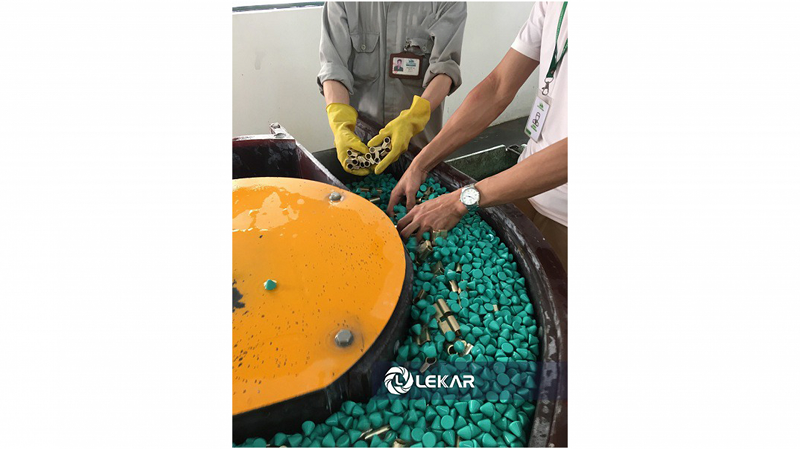 dung-dich-lam-bong-kim-loai-1 Dung dịch làm bóng kim loại