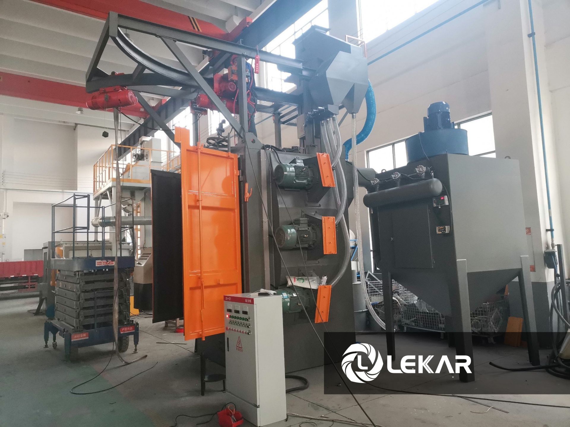 may-ban-bi-trong-xuong-duc01 Máy bắn bi trong xưởng đúc