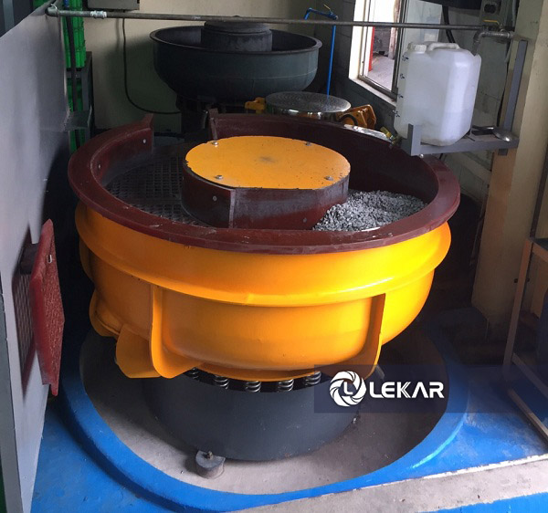 U-shaped vibratory polishing machine