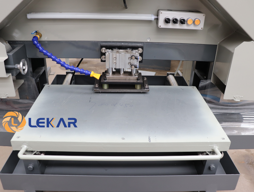 may-danh-bong-xuoc-tam-giac