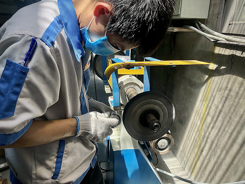 Máy đánh sọc inox - Công nghệ mới tiên tiến, hiện đại