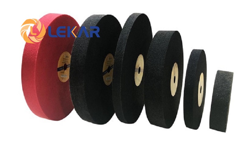 may-danh-xuoc-inox-3-to-mai-su-lua-chon-toi-uu-cho-doanh-nghiep-san-xuat-co-khi-1 Máy đánh xước inox 3 tổ mài - Sự lựa chọn tối ưu cho doanh nghiệp sản xuất cơ khí