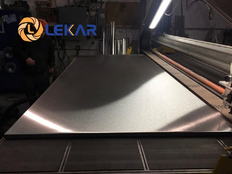 may-danh-xuoc-inox-3-to-mai-su-lua-chon-toi-uu-cho-doanh-nghiep-san-xuat-co-khi-2-1 Máy đánh xước inox 3 tổ mài - Sự lựa chọn tối ưu cho doanh nghiệp sản xuất cơ khí