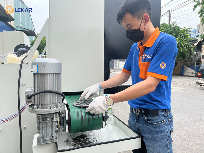 may-danh-xuoc-inox-cong-nghiep3 máy đánh xước inox công nghiệp