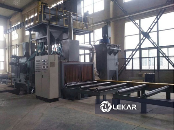Máy phun bi làm sạch bề mặt kim loại 
