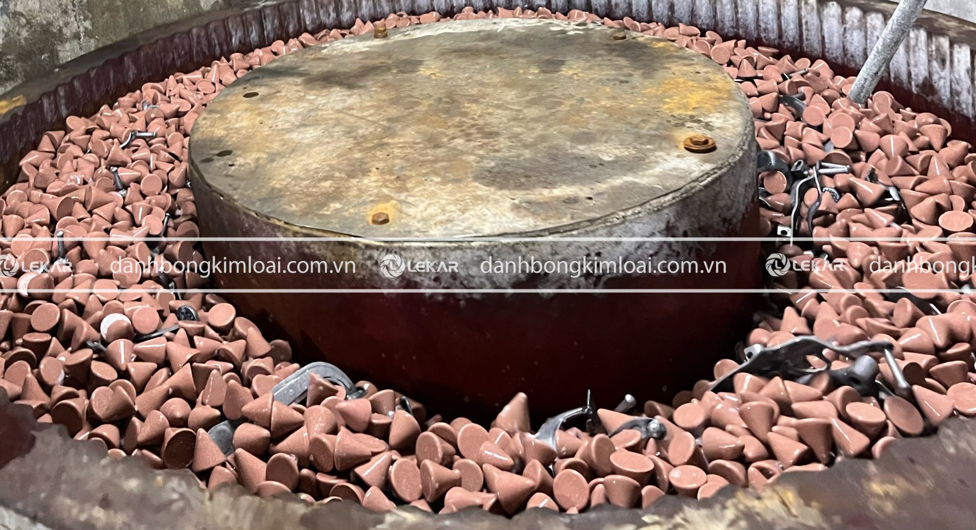 Máy rung đánh bóng kim loại LKRV-PB