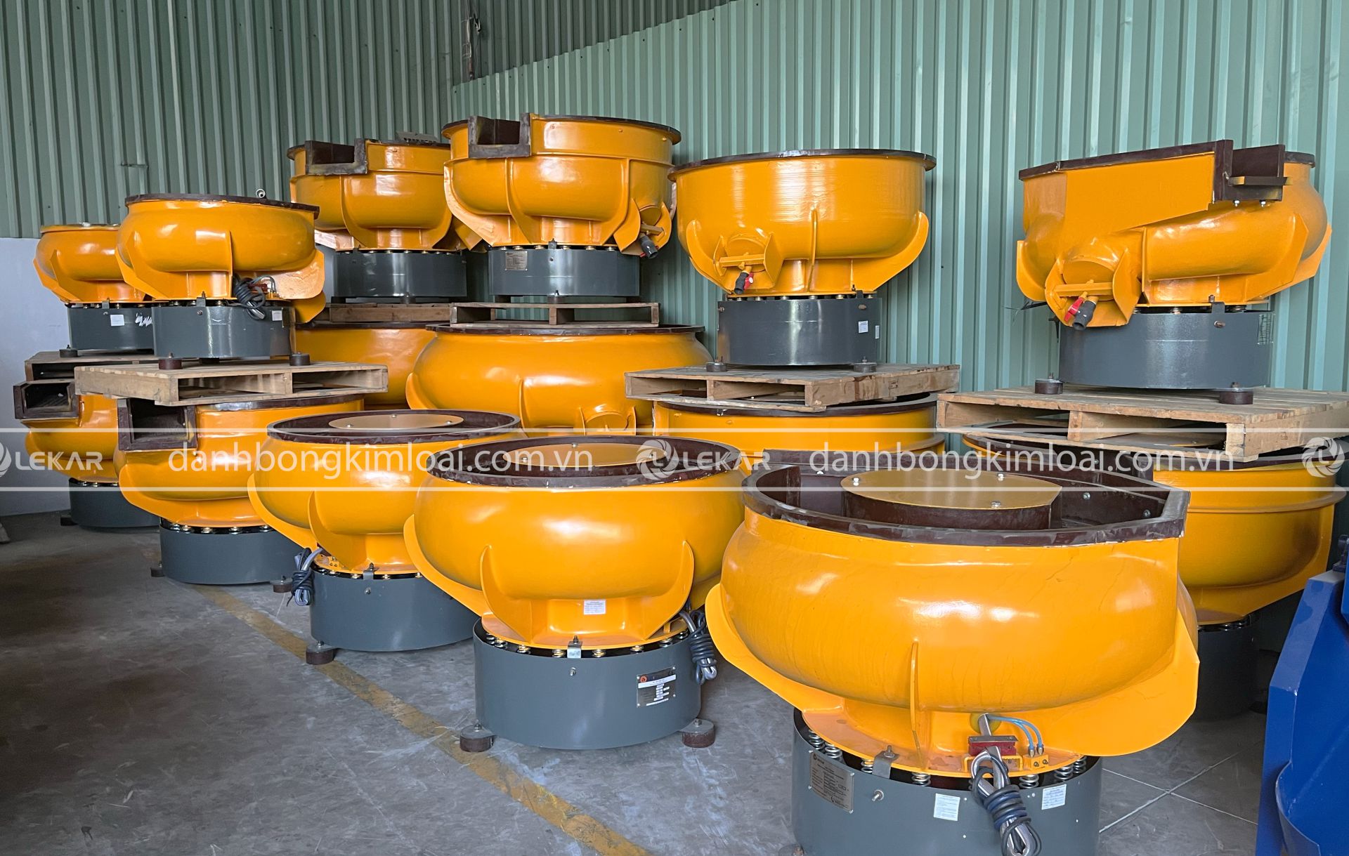 may-xu-ly-be-mat-kim-loai-tai-can-tho2