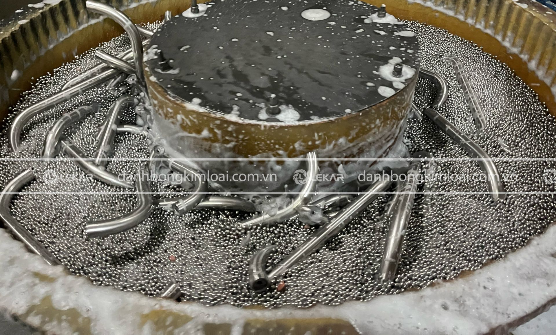 may-xu-ly-be-mat-kim-loai-tai-can-tho5