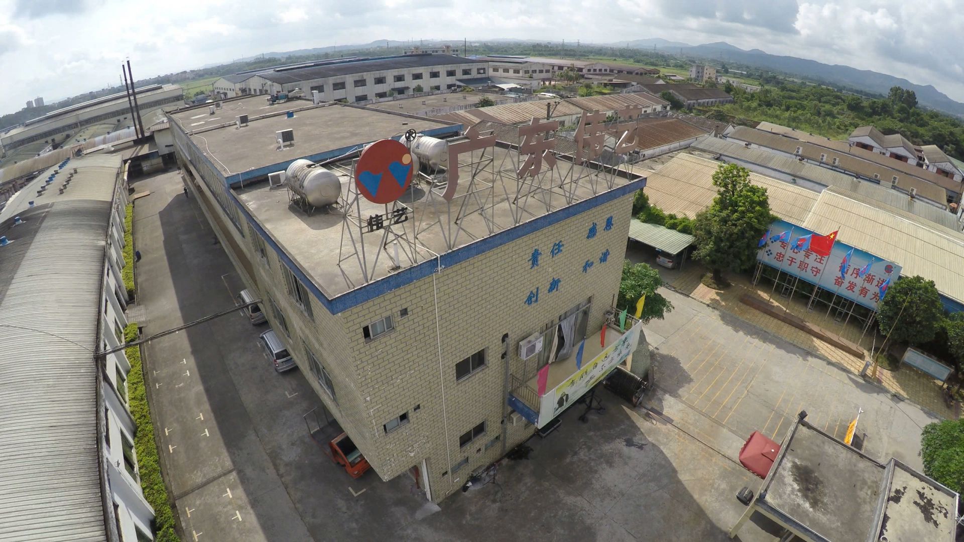 ni-danh-bong-3-chu-trang-4-1