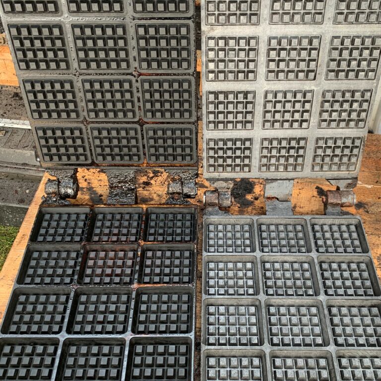 Sand Blasting Machine for Cleaning Molds 