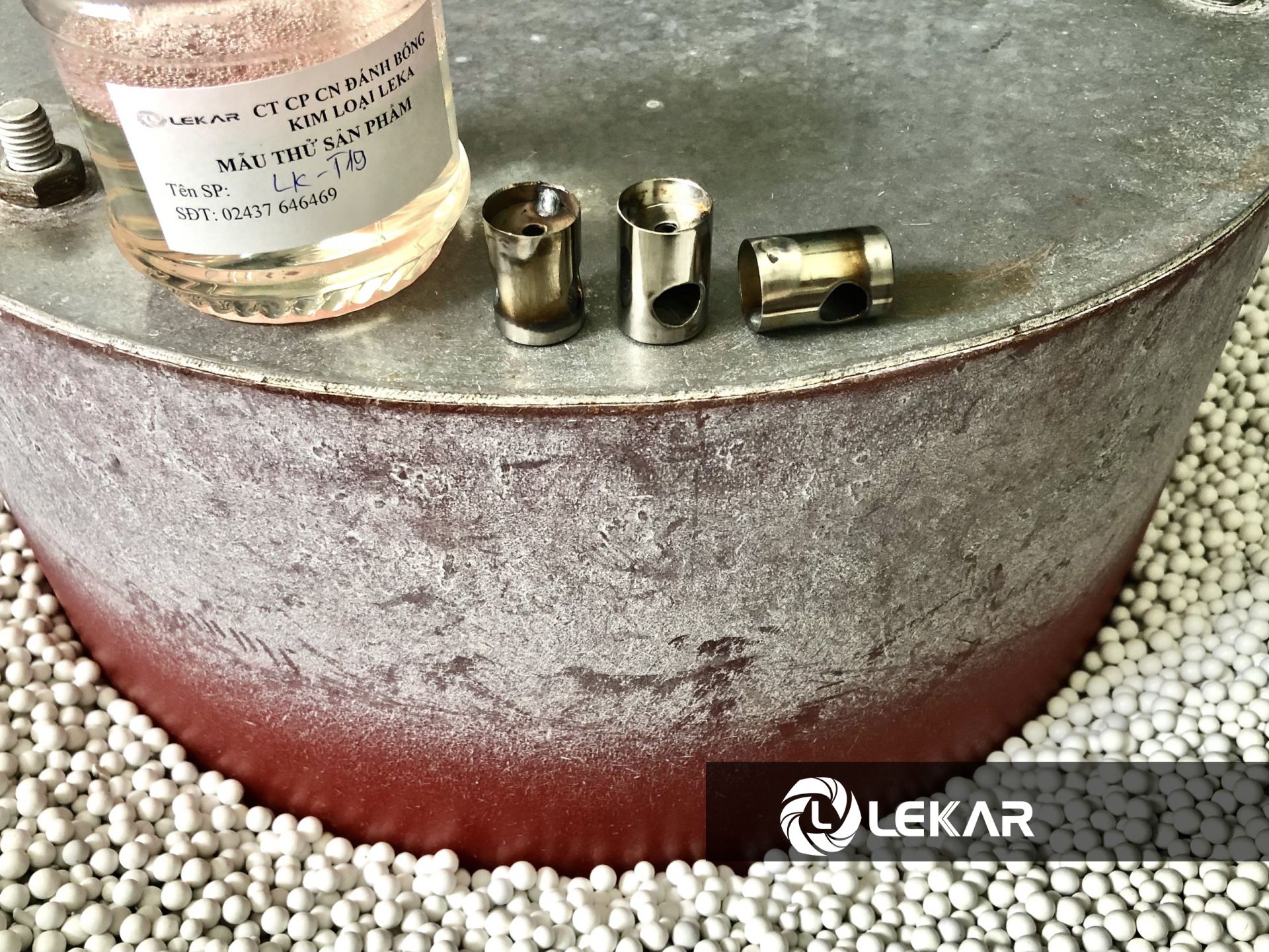 tay-rua-moi-han làm sạch mối hàn inox