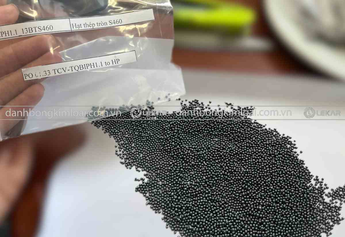 Ứng Dụng Của Bi Phun Thép Làm Sạch Bề Mặt Vỏ Tàu Lớn tại Hải Phòng