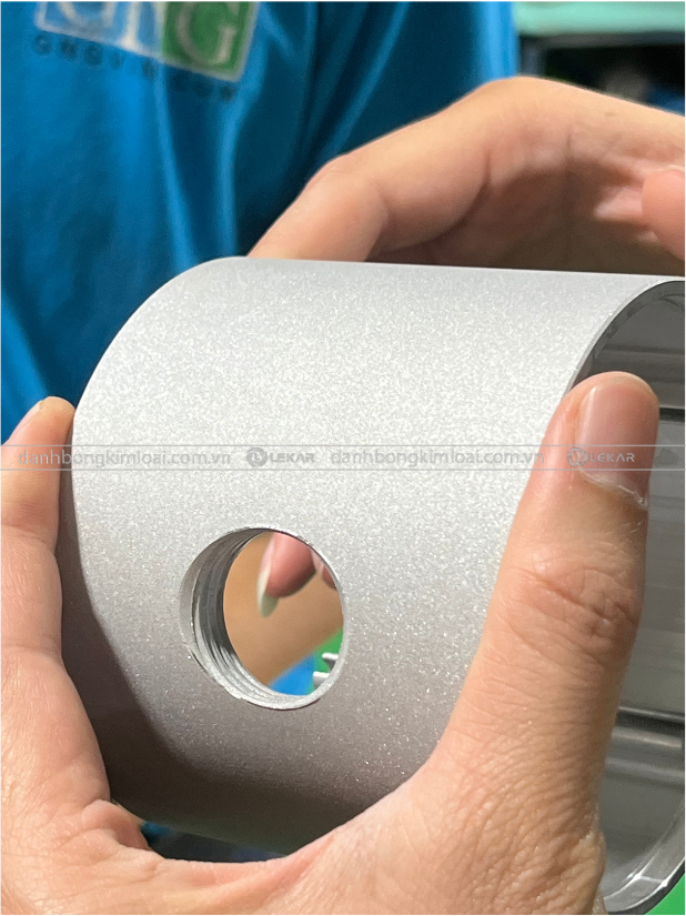 Sản phẩm sau khi được đánh bóng bằng cát phun công nghiệp tại LEKAR Sản phẩm sau khi được đánh bóng bằng cát phun công nghiệp tại LEKAR