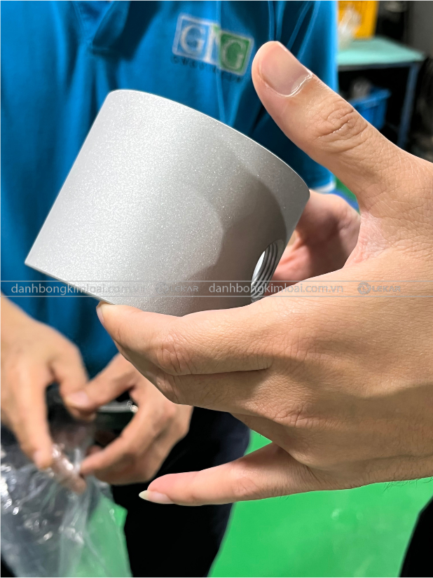 Sản phẩm sau khi được đánh bóng bằng cát phun công nghiệp Sản phẩm sau khi được đánh bóng bằng cát phun công nghiệp