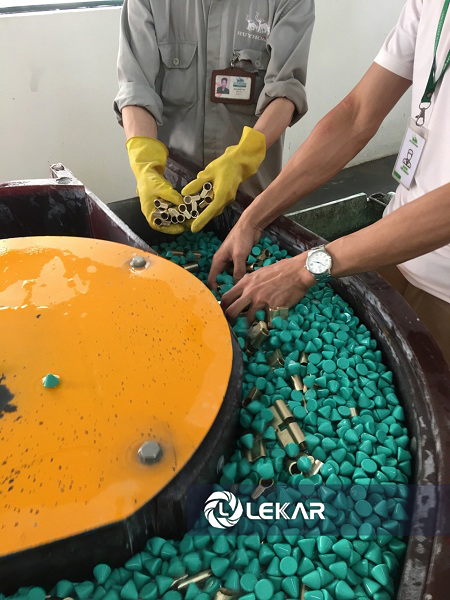 danh-bong-kim-loai6 danh-bong-kim-loai6