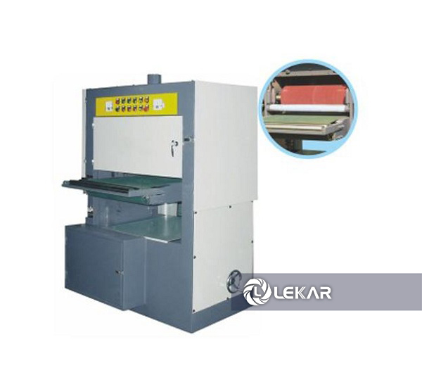 máy đánh bóng xước sản phẩm dạng tấm bằng bánh nỉ