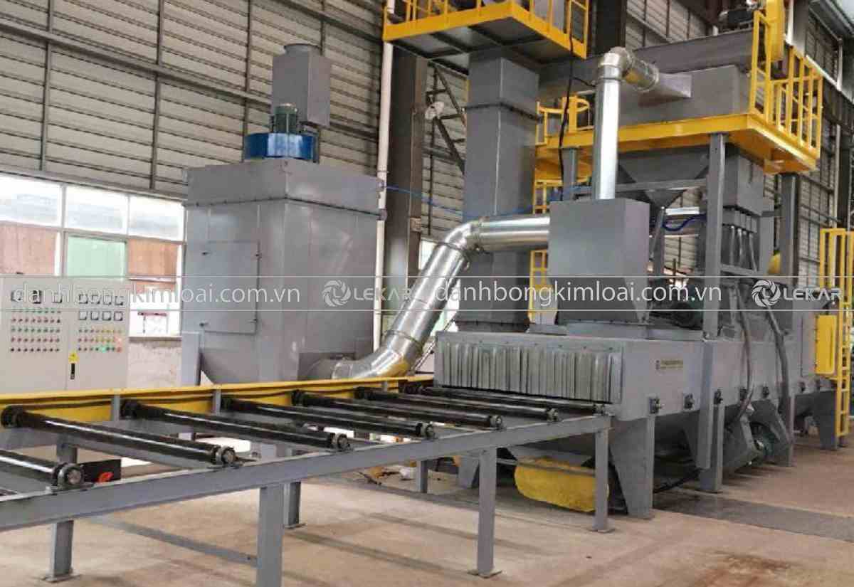 Máy phun bi làm sạch bề mặt thép lớn Máy phun bi làm sạch bề mặt thép lớn