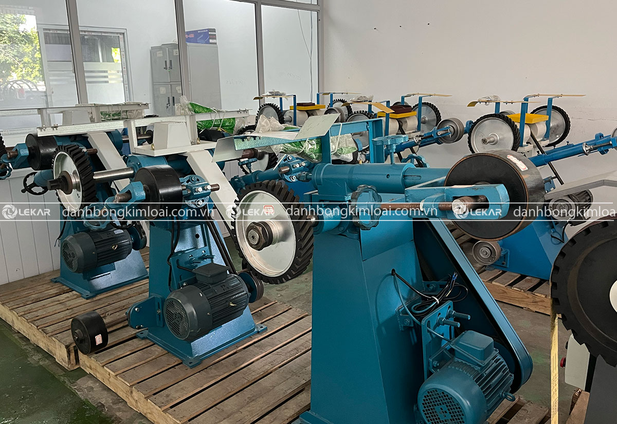 quy-trinh-van-hanh-may-mai-dai-nham Quy trình vận hành máy mài đai nhám an toàn và hiệu quả