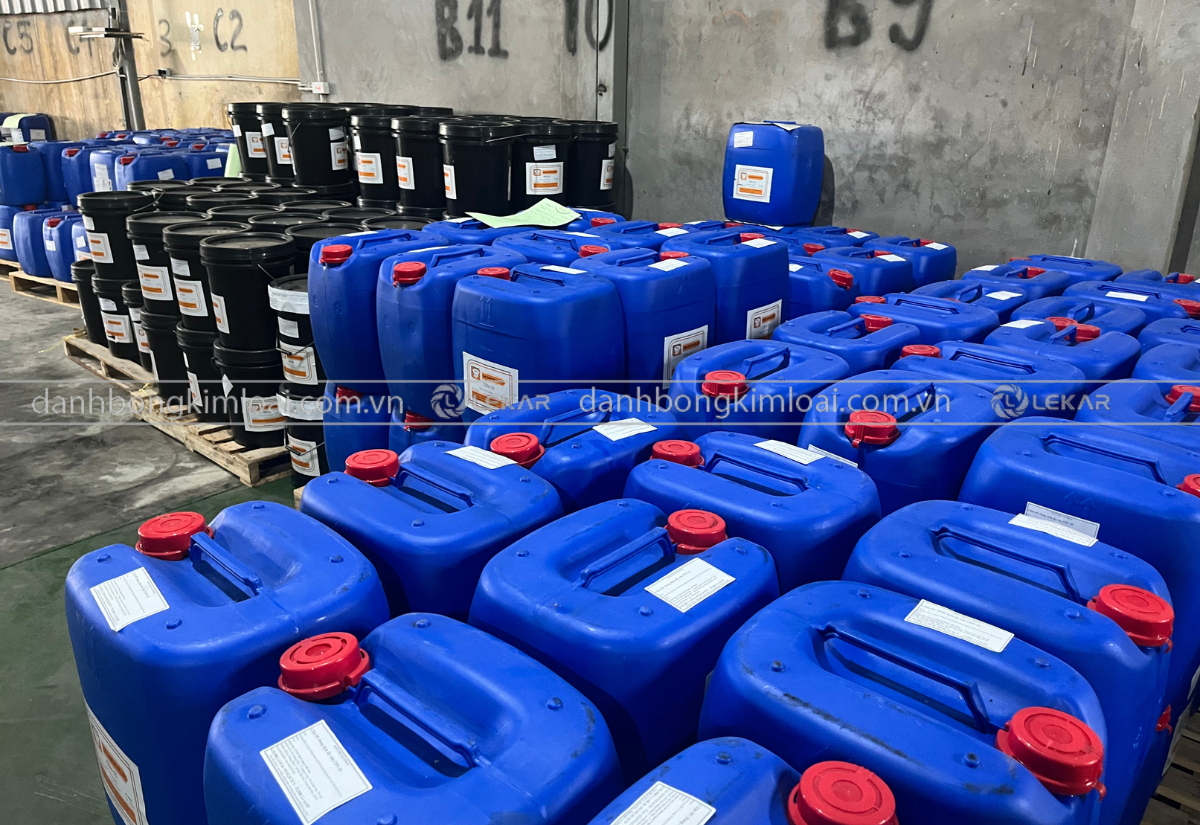 Dung dịch tẩy rửa & vệ sinh dầu mỡ công nghiệp Dung dịch tẩy rửa & vệ sinh dầu mỡ công nghiệp