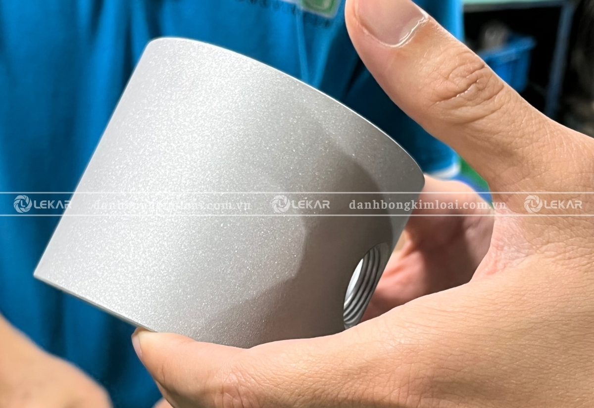 sản phẩm sau khi phun qua bi thủy tinh