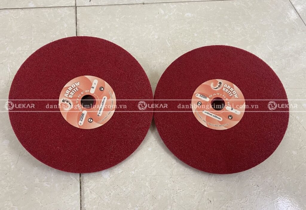 nỉ đỏ đánh bóng