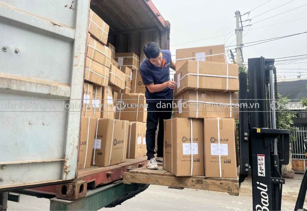 nỉ đỏ đánh bóng