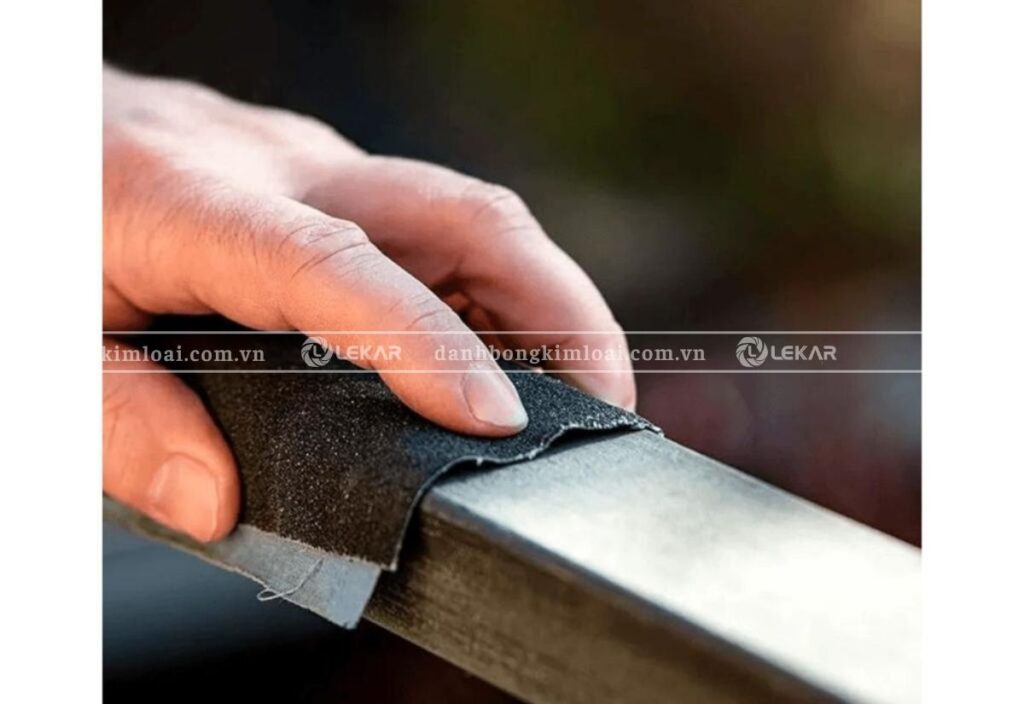 Giấy giáp thô dùng cho kim loại
